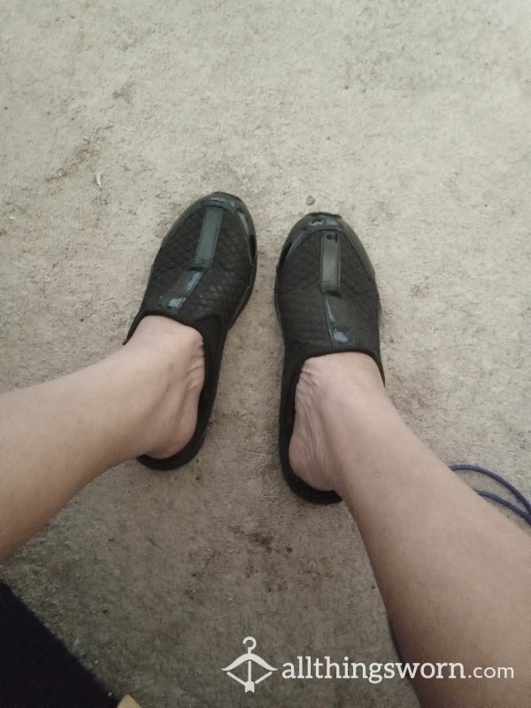 Filthy Black 🖤 Slip On Sneakers