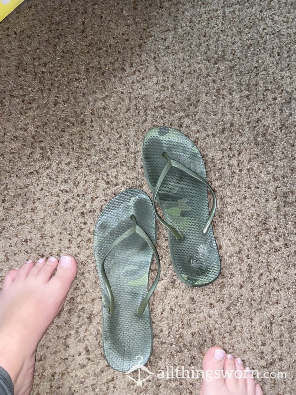 Camouflage Old Navy Flip Flops