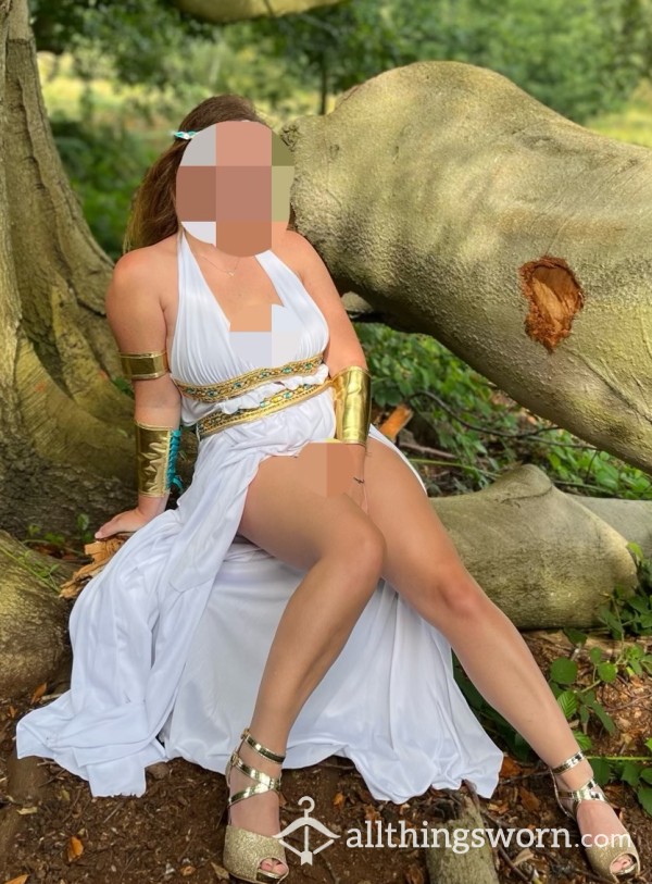 Censored Goddess Pics For The Unworthy To Admire Safely.