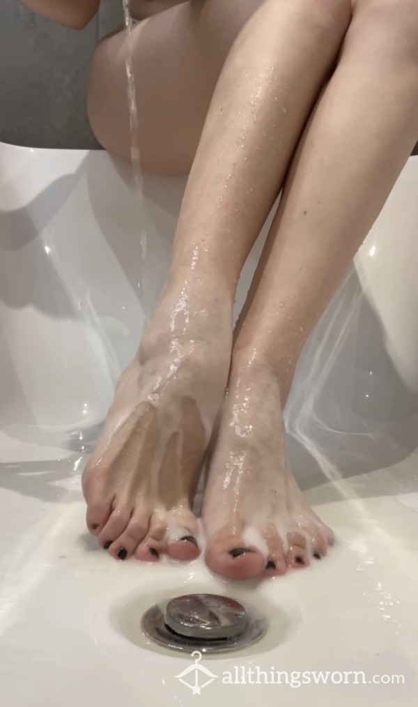 Champagne Shower For My Feet