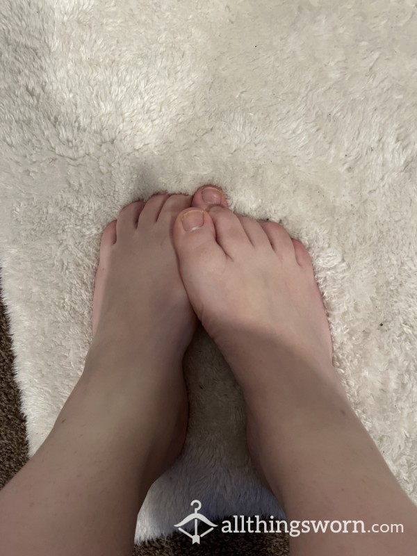 Cheeky Feet Video