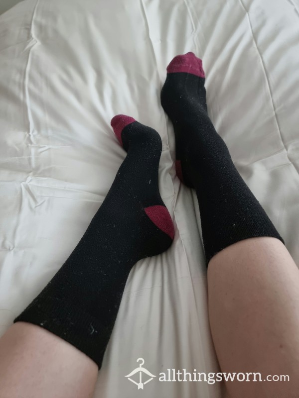 🖤❤️ Cheesy And Vinegary Scented | Black And Maroon Work Socks | 12hr Shifts| Free UK P&P 🇬🇧 💖