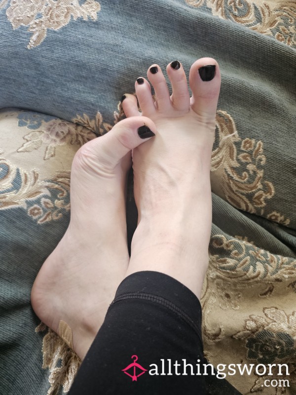 Choose Your Own Adventure: Help Me Paint My Toe Nails And Get Pics