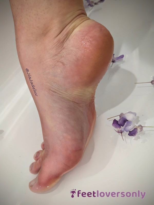 Clean Feet In The Water With Delicate Purple Flowers
