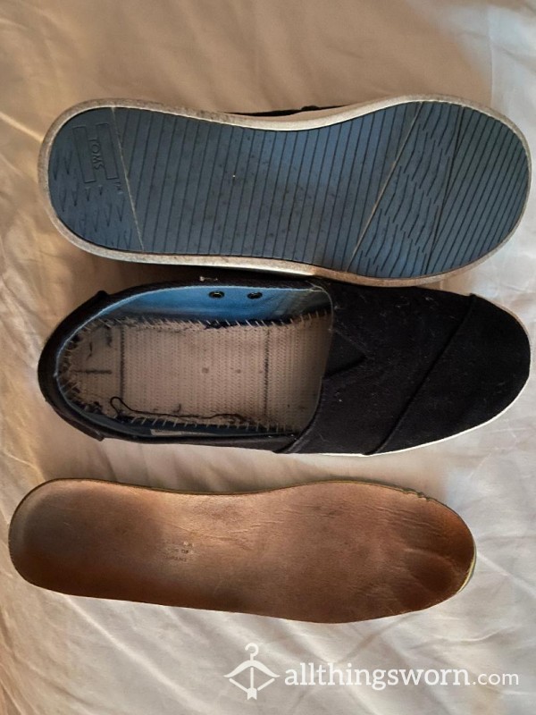 TOMS For Your Sniffing Pleasure- No Socks. Ever.