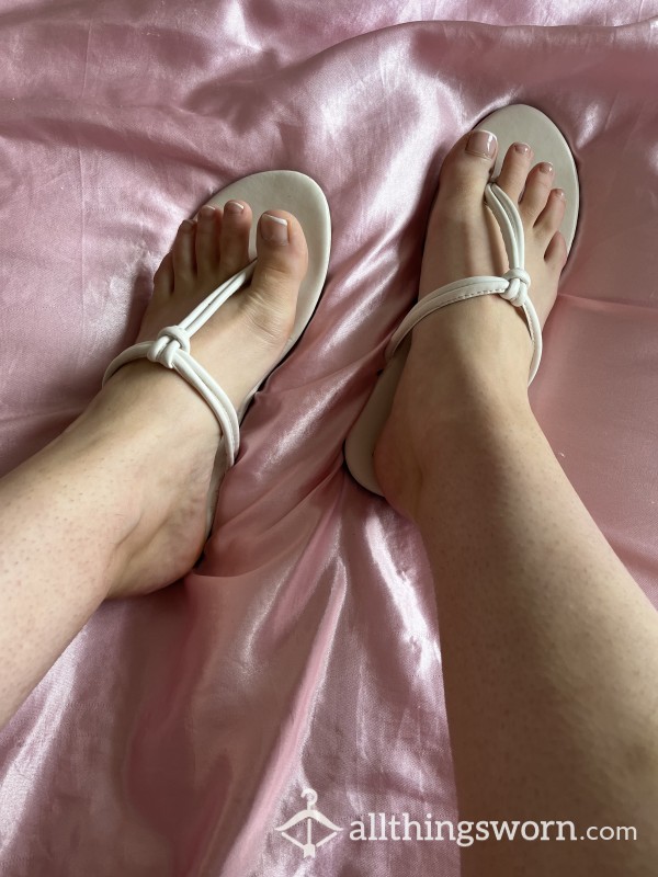 Clear Out Sale 👅 White Rope Style Flipflops 🤍