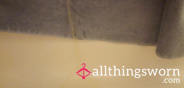 Close Up Vid Of Me Peeing Into The Tub