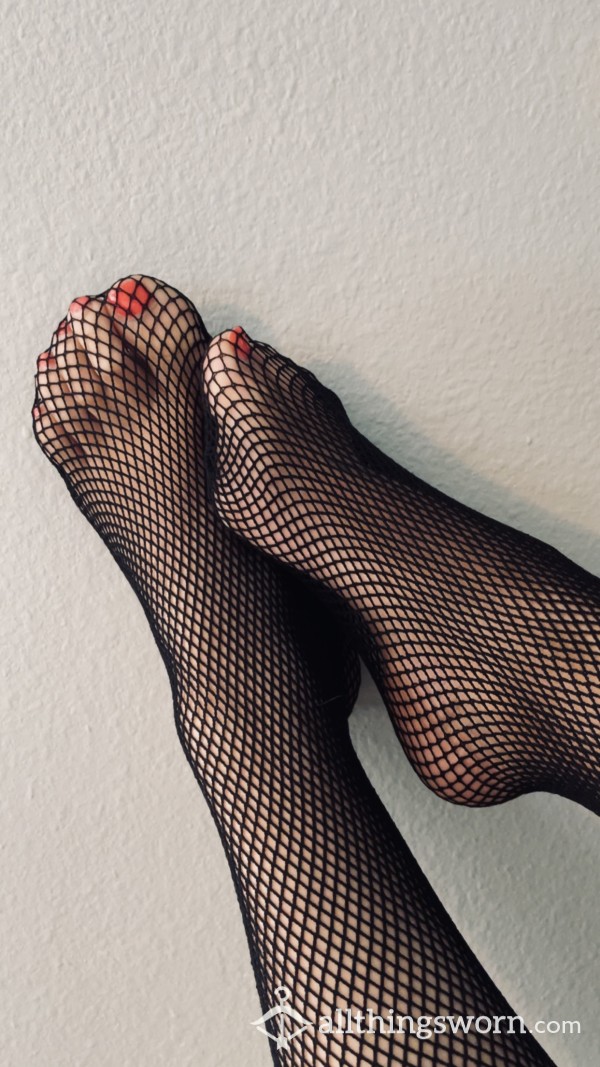 Colorful Toes In Fishnet Stockings