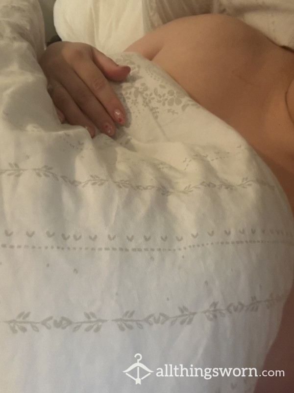 Come And Move The Bedding To See My Tits 😘
