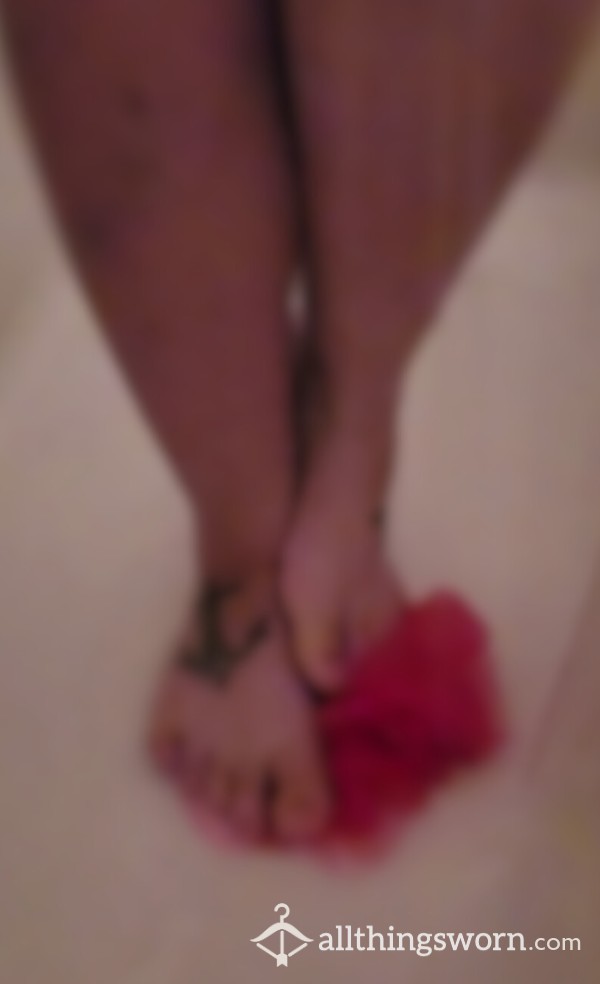 Come Clean My Feet With Me! Sz 12 Tattooed Feet In The Shower!