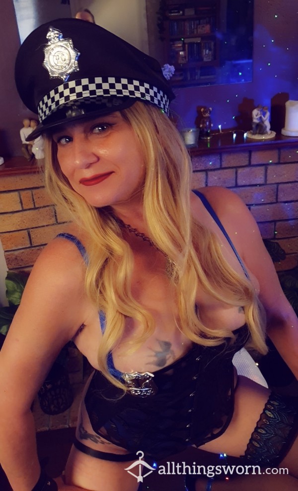 Come Get Arrested By 'Sexy Contstable Milfshake' ⚖️ And Listen To My Sexy Aussie Accent Read You Your Rights #sexyscent #sensualandsexy #sexyandfun 🖤 #originalidea