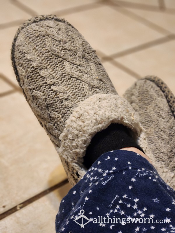 Comfy Stinky Worn In/outdoor Slippers Worn Daily For Relaxing, Cleaning, Bringing In Firewood (there Are Wood Shavings Stuck In The Sherpa), Used In A Clip (also Available For Purchase)