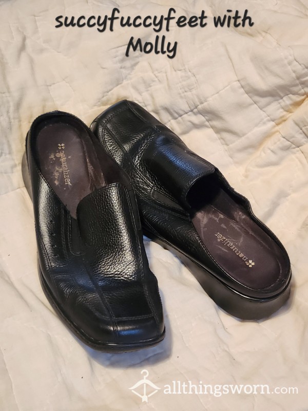 Crusty Old Slip On Leather Naturalizer Shoes - Size 9
