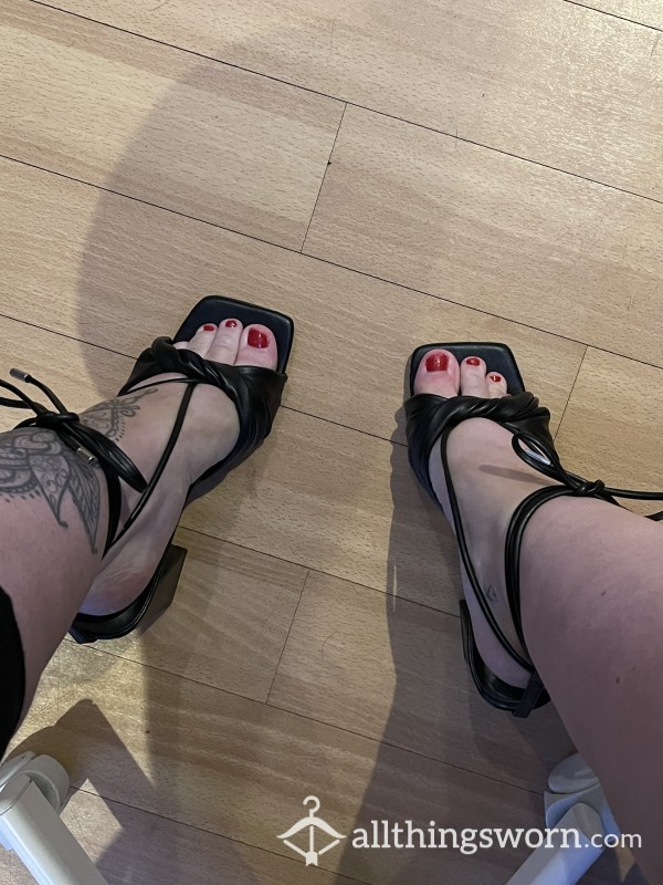 Cum On My Toes 😉💕 Beautiful Heels.