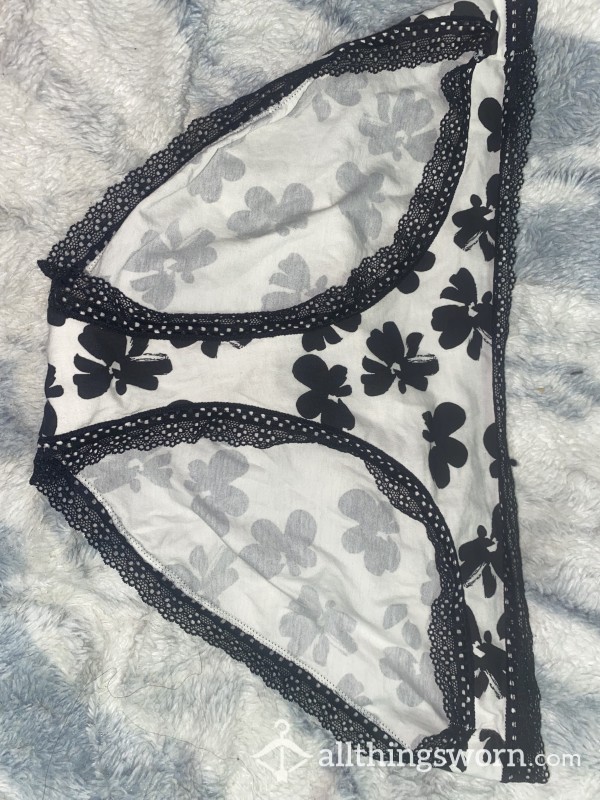 Cute Black And White Floral Full Coverage Bikini Panties