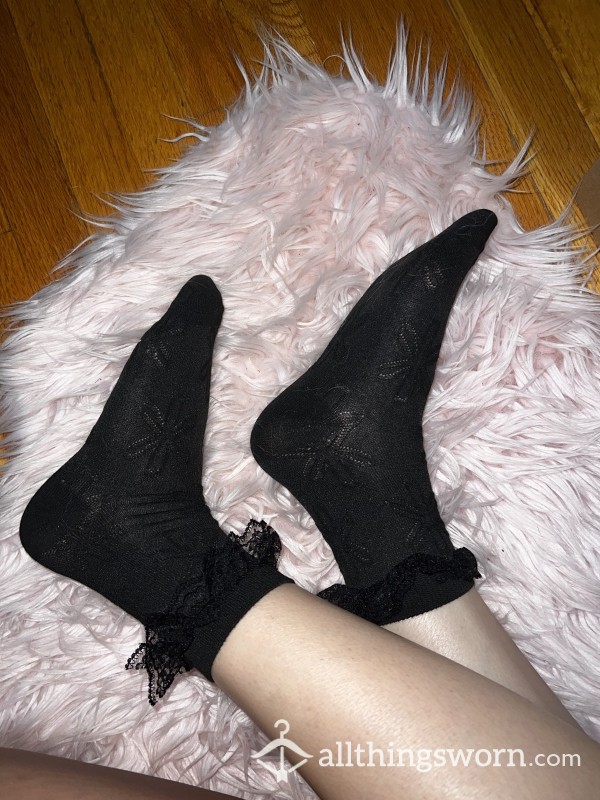 Cute Black Lace Ruffle Textured Crew Socks