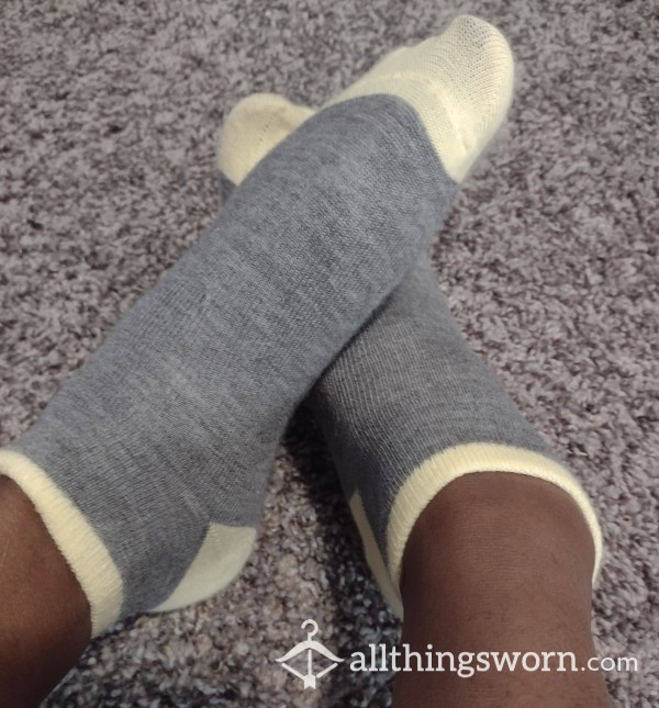 🎀 Cute Grey & Yellow Socks 💕