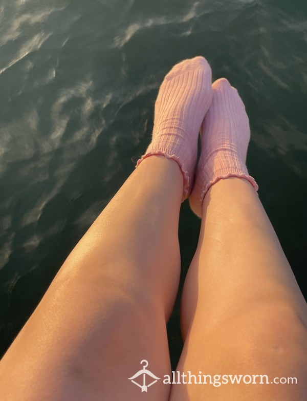 Cute Teen Feet In Frilly Pink Socks