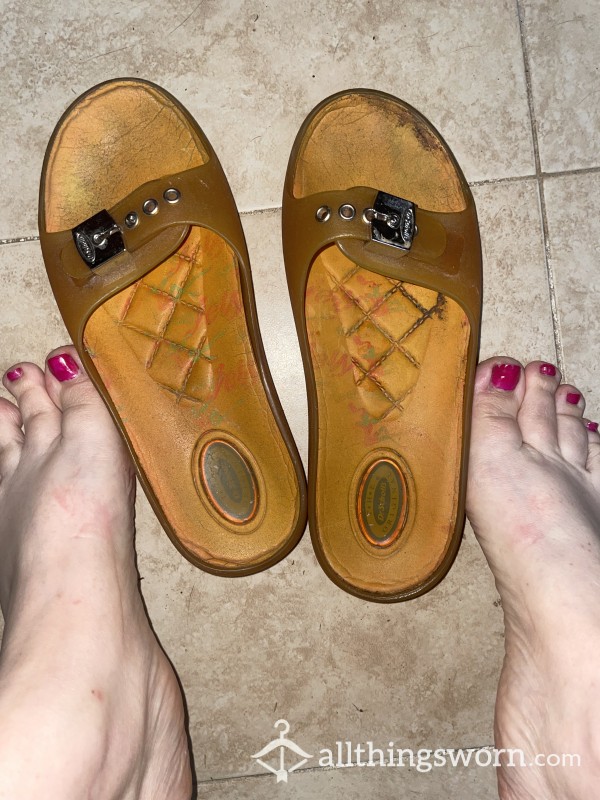 Cute Thrashed Dirty Smelly Sandals