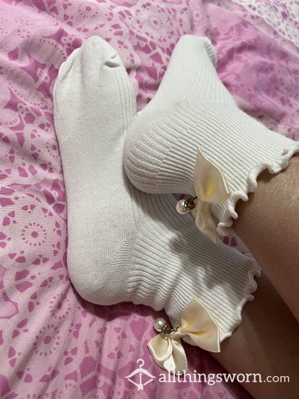 Cute White Ribbon Pearl Socks