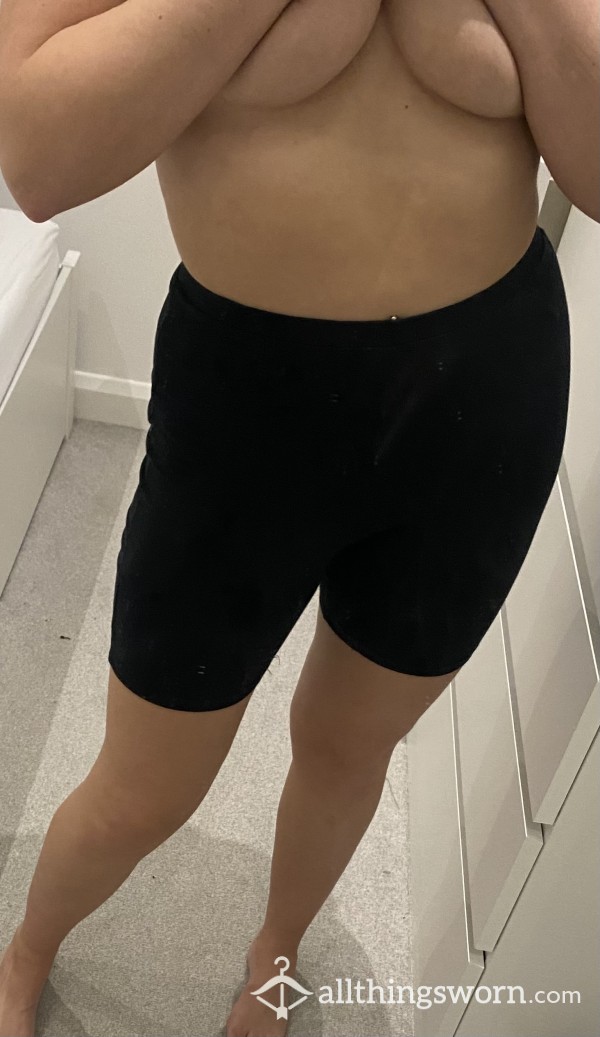 CYCLING SHORTS - Worn With No Undies👀