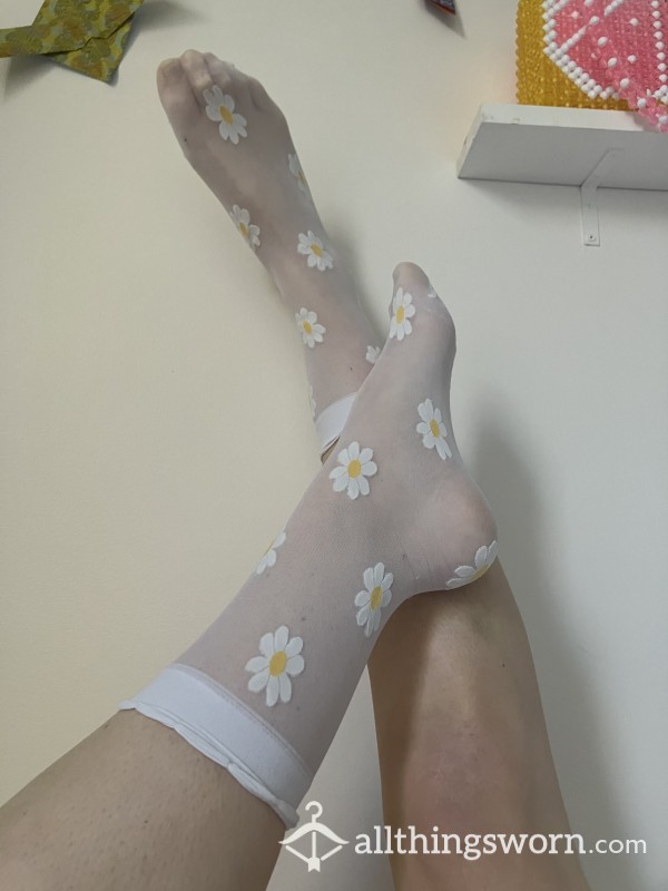 Daisy Sheer Socks
