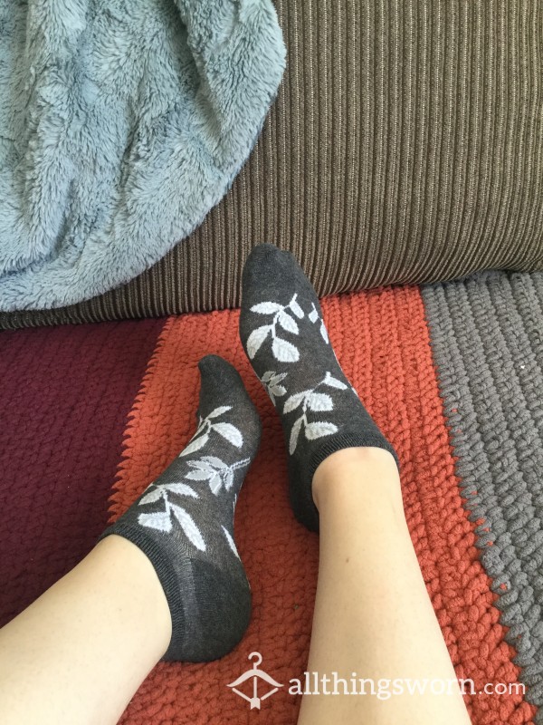 Dark Floral Ankle Socks