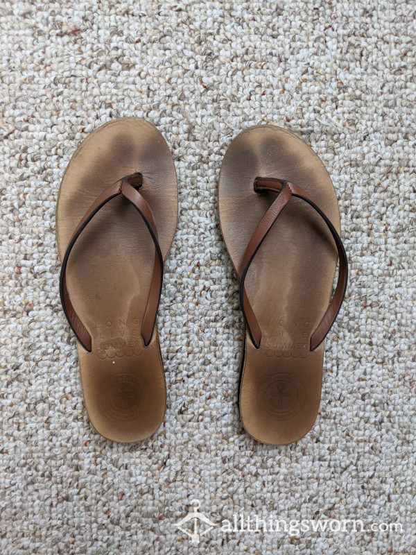 Dark Foot Print Flip Flop Sandals, Size 5