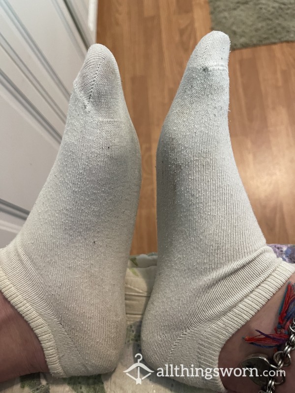 Dingy White Ankle Socks