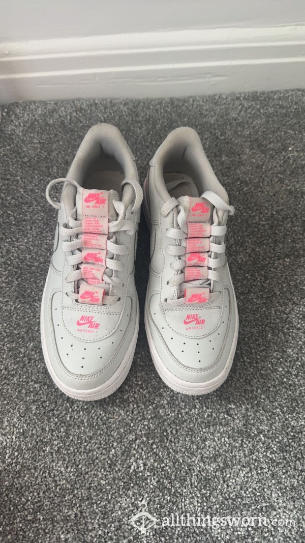 Dirty Air Force, Pink And White