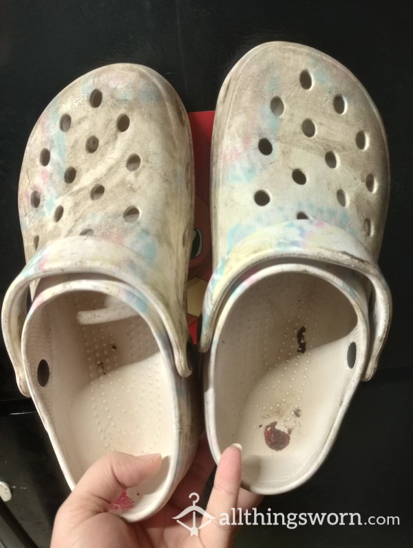 Dirty Crocs Size 8(sold)