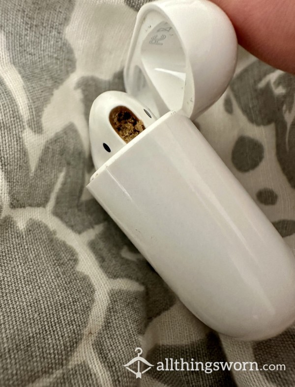 Dirty Earwax Airpods With Charging Case (2nd Generation)