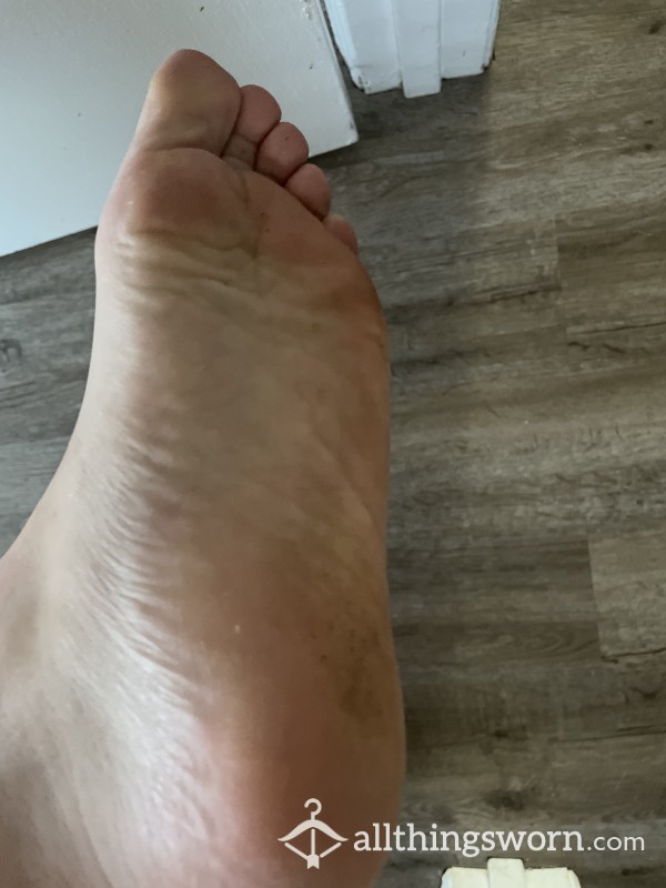 Dirty Feet Pics And Wiggling Toe Videos (vid Sent Privately)