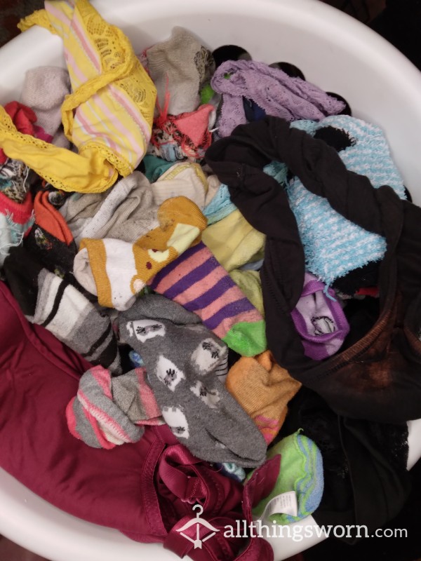 🧺DIRTY LAUNDRY: A Little Mix Of Everything!🧺 This Laundry Batch Is About 3 Weeks Old!! Includes: Leggings, Socks, Panties/Knickers[Thongs & Full Backs] Work Shirts, Sleep Shorts & Sleep Shirt