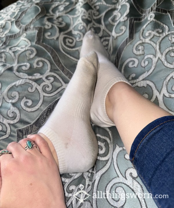 Dirty Ankle Socks (Black Or White)