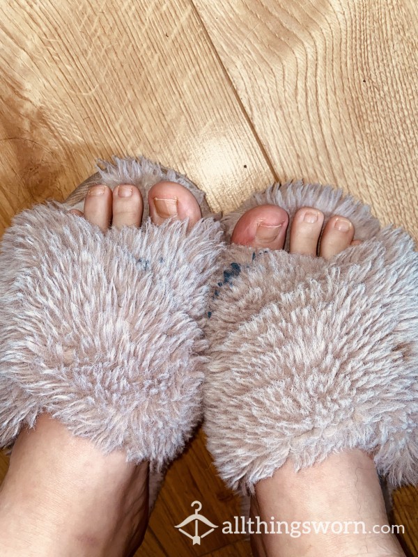 Dirty Well Worn Slippers 🦶🏼