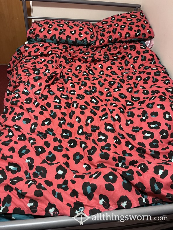 Double Blue And Pink Leopard Print Reversible Duvet Cover And Two Matching Pillows 🐆