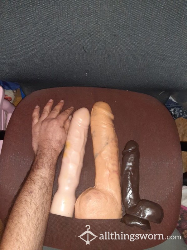 Double Penetration With Huge Dildos!
