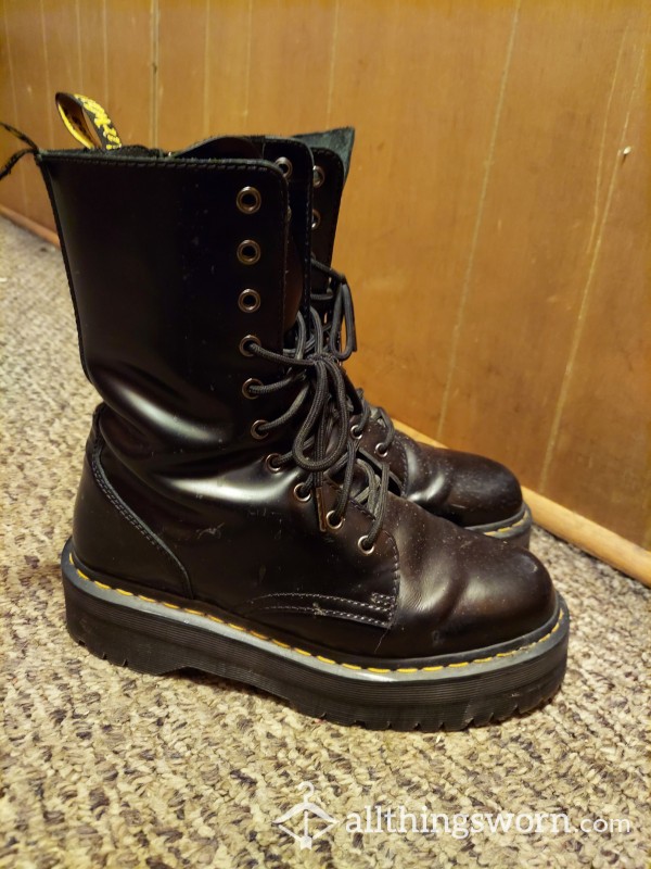 SOLD 🔥SALE TAKE $50 OFF🔥  Dr. Martens Size 9(FREE SHIPPING)