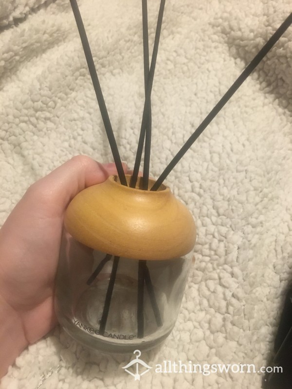 Eau De Toilet - Who Wants The Fresh Sexy Fragrance Of Me, Filling A Room In Your House? Whether It’s 🍋 Or A Little 💦.......this Room Diffuser Will Bring Any Room To Life! Comes With 6 Sticks 