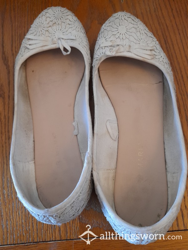 Embroidered White Flats, UK Size 8 🥿