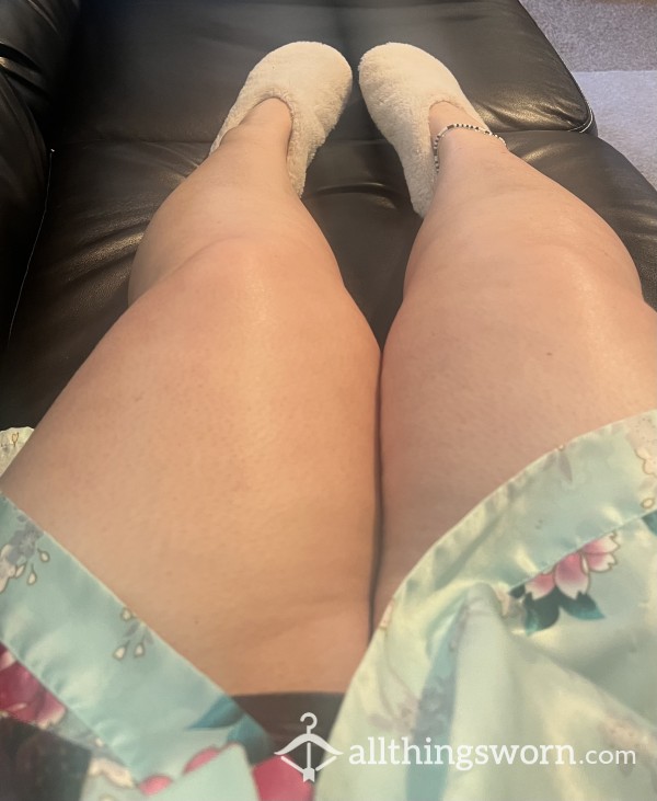 Enjoy My Oiled Legs And Bare Feet 🦵🦶💦