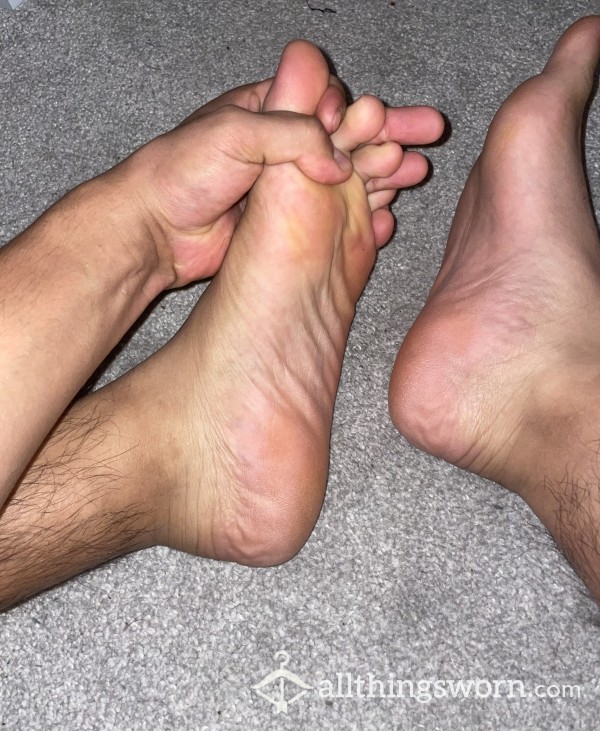 Enjoy Some Photos Of Me (a Young Brown Male) Playing With My Feet Naked. Ask Me For Videos If You Want To See Some Of Me Playing With Them Using Oil And Moisturiser X