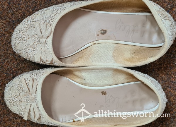Exceedingly Well Worn Size 8 Flats