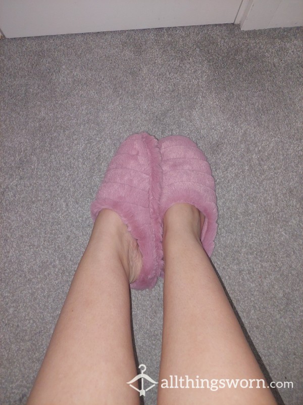 Extremely Strong Odour Pink Slippers