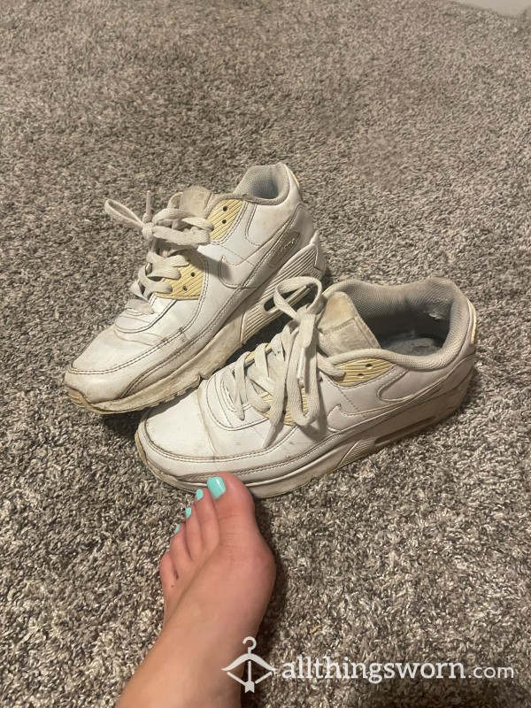 Extremely Worn 90’s Nike Shoes