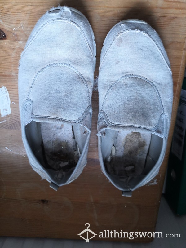 Extremely Worn Flat Pumps