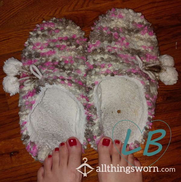 EXTREMELY WORN UGLY SLIPPERS SIZE L(9/10)