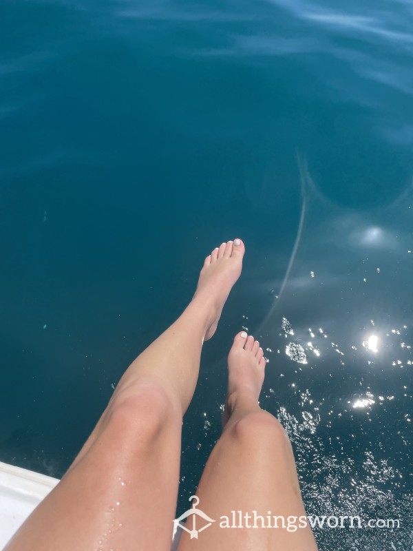 Dangling Pretty Feet Over The Edge Of Boat 🛥️ - 1 Min Long