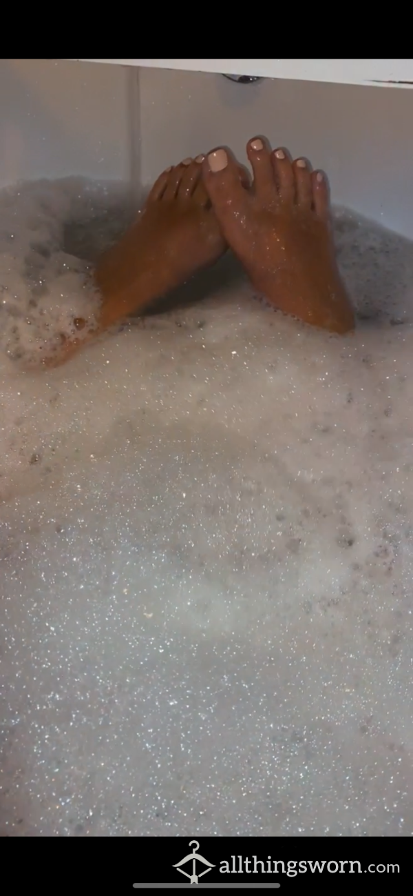 Feet In Bath Play 🫧
